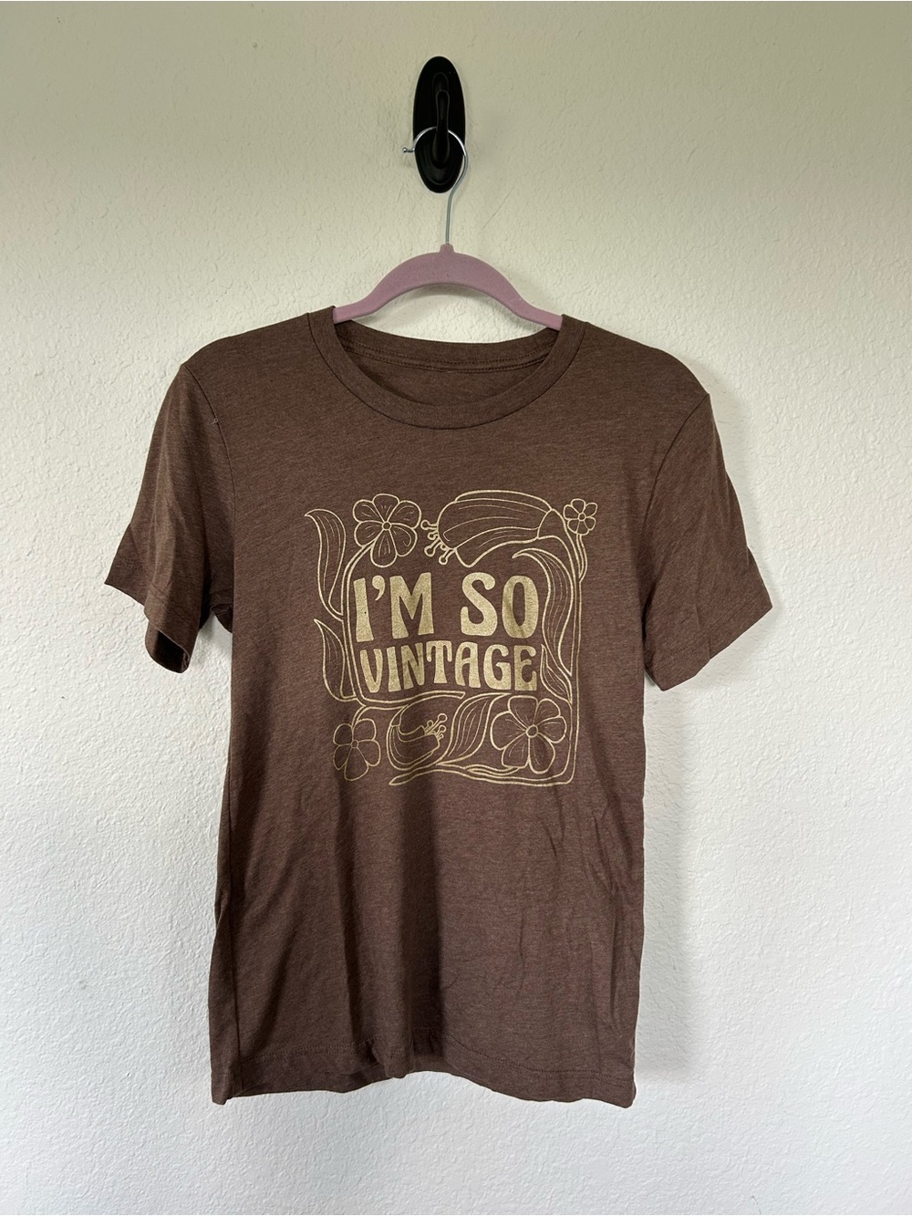 I'm So Vintage Graphic Tee - Brown